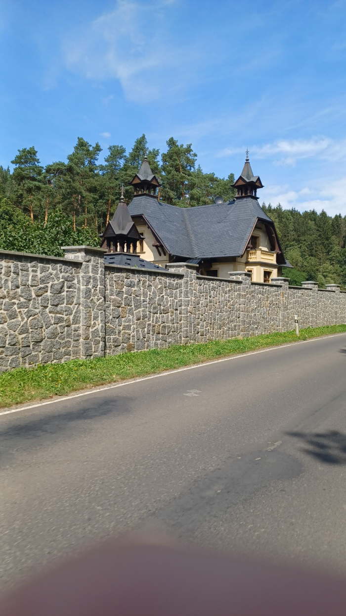 f987de60-f8df-4c8e-a67b-64bcea5c7919